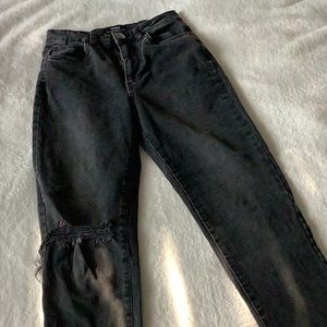 Cotton:On Stretch Mom Jeans with Ripped Knee in Washed black